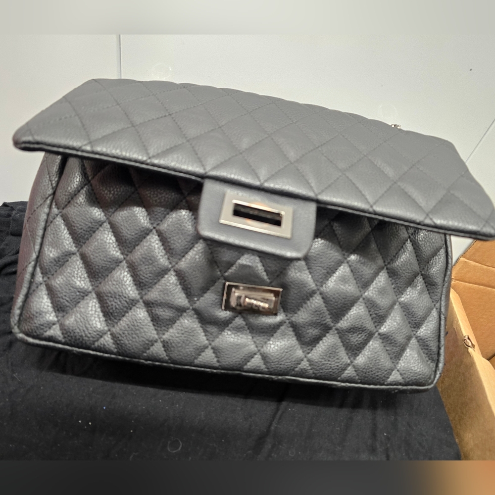 Elegant Black Quilted Women's Bag